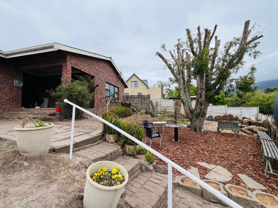 4 Bedroom Property for Sale in Twee Rivieren Western Cape